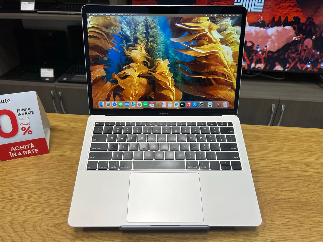 MacBook Air 13 2018/ i5 8gen/8gb Ram/ 256gb SSD/ 1556 Cicluri
