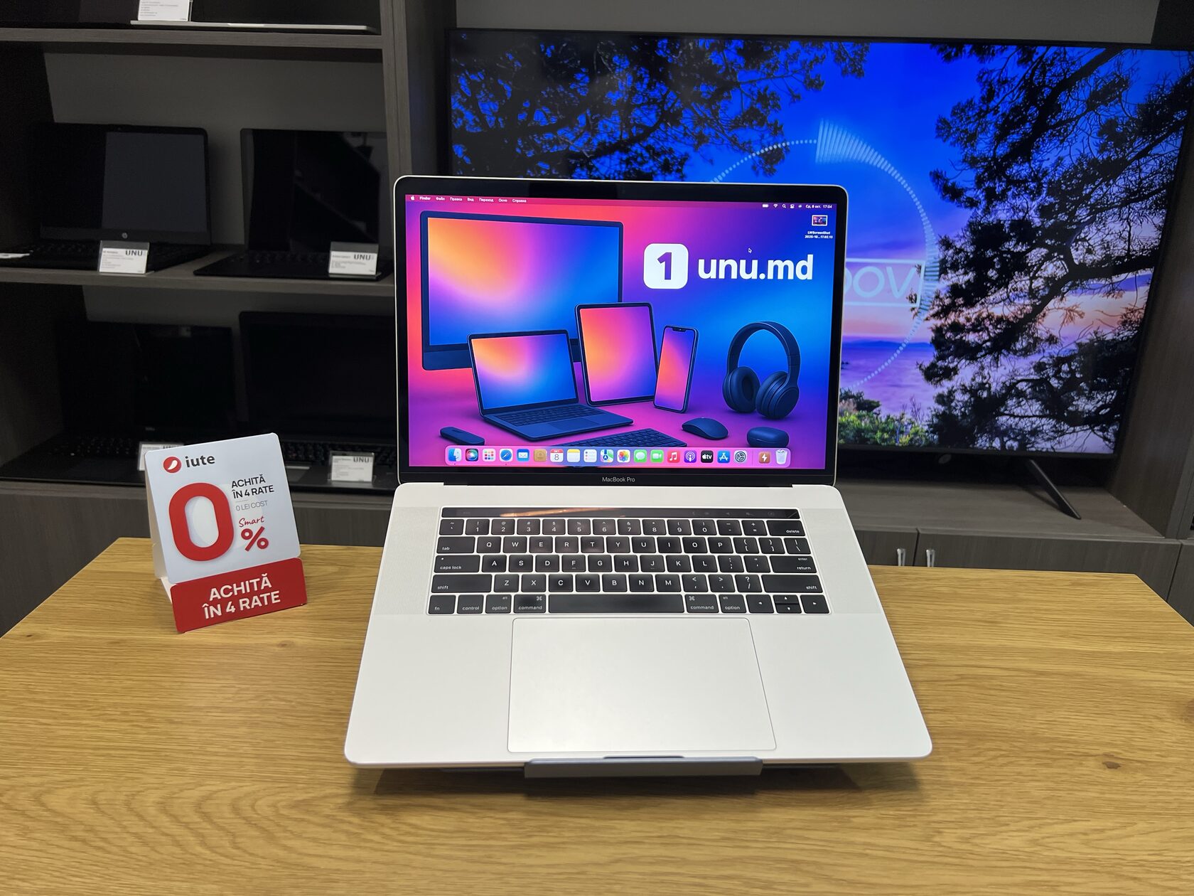 MacBook Pro 15, 2016/ 15,4" Retina/ i7/ 16gb Ram/ 256Gb SSD/ Radeon Pro 450 2gb/ 878 cicluri